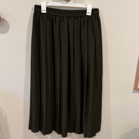 Uniqlo Women’s Elegant Dark Green Pleated Skirt Long Size L - Picture 1 of 5